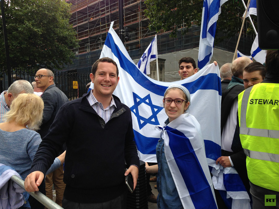 Click to enlarge Pro-isreael supporters
