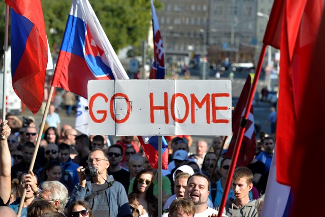 Click to enlarge anti migrant protest