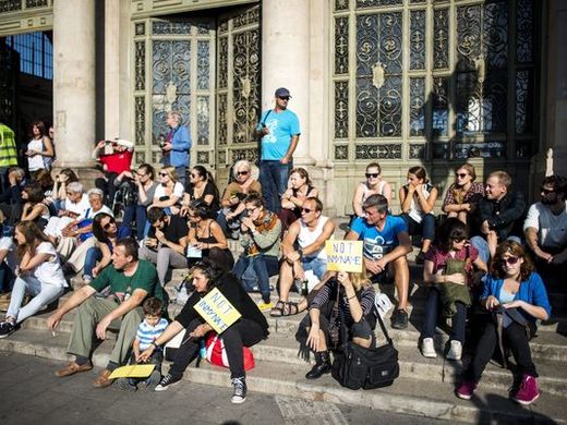 Click to enlarge solidarity day protest