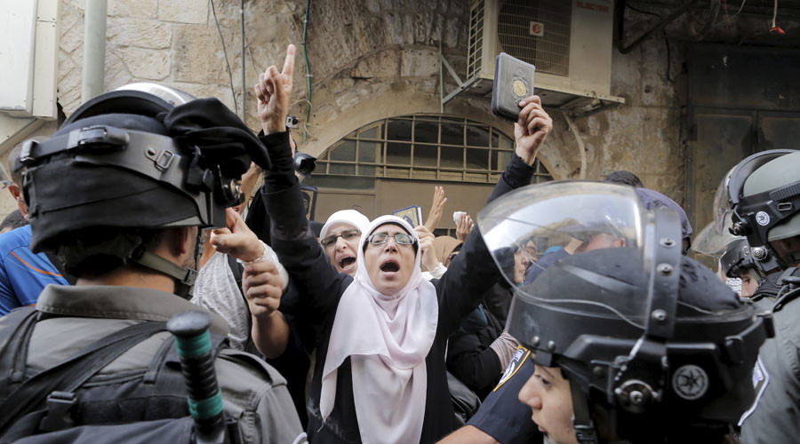 woman mosque israeli police