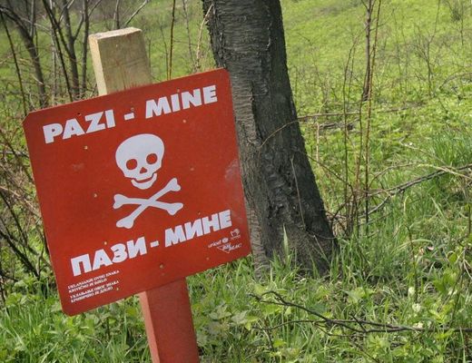 refugees minefield croatia