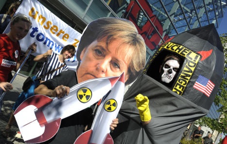 Click to enlarge NATO Germany nukes protest
