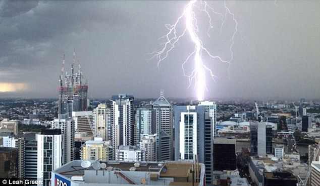 Click to enlarge Lightning storm in Brisbane