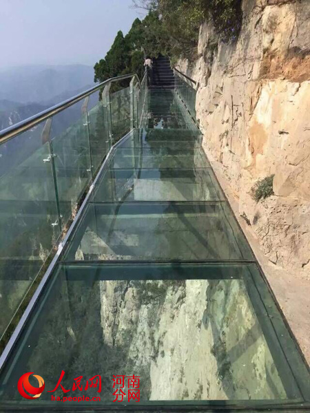 Yuntaishan glass path