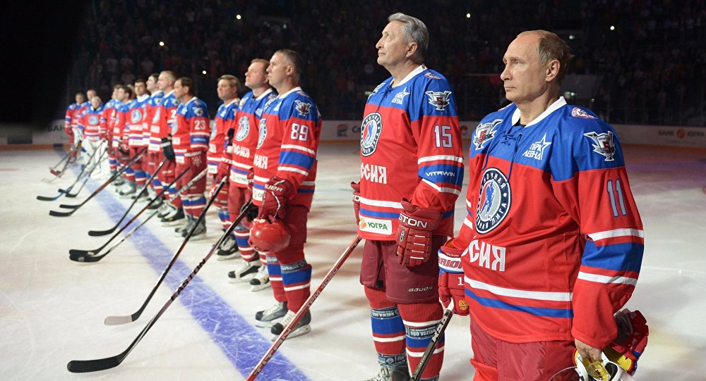 Putin plays hockey