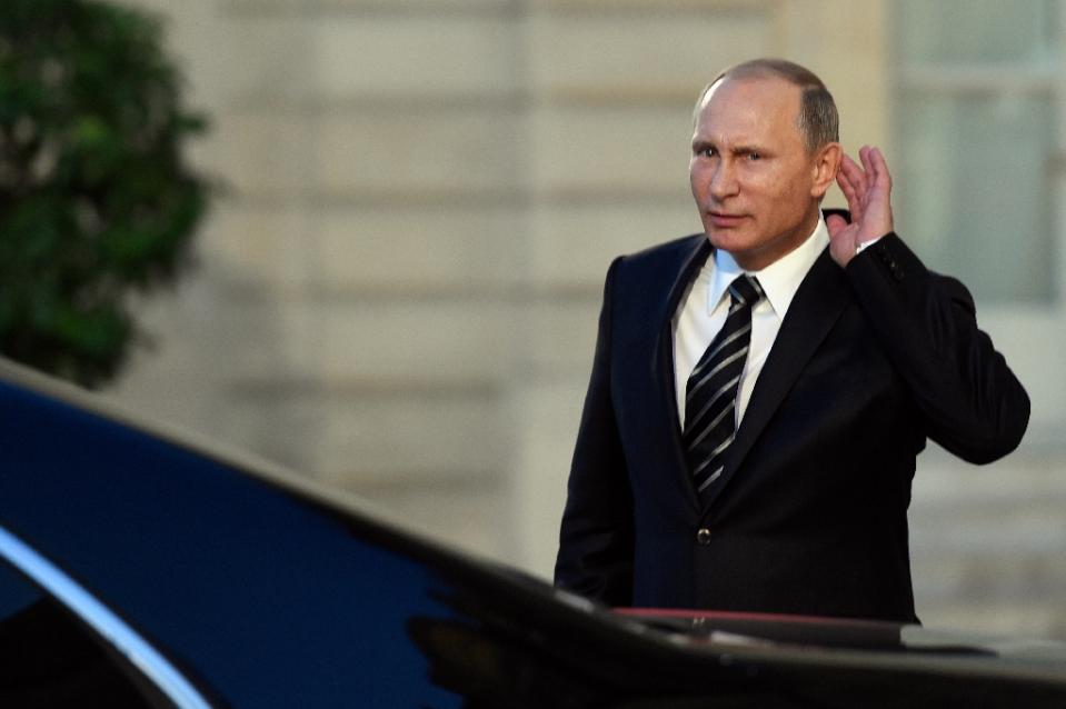 Click to enlarge Putin in Paris