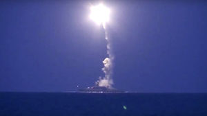 Rosyjskie okręty na Morzu Kaspijskim wystrzeliwują pociski manewrujące na pozycje terrorystów w Syrii. 7 października 2015