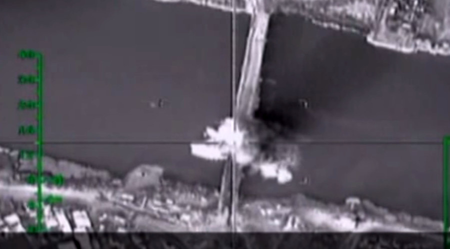 Russia bombs isis bridge