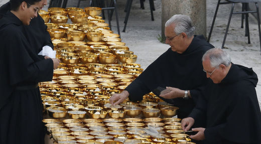 Click to enlarge gold chalices vatican