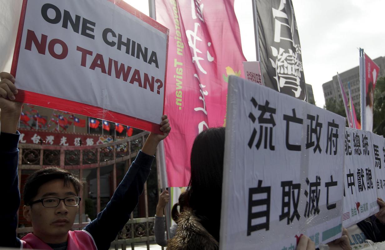 Click to enlarge Taiwan protesters