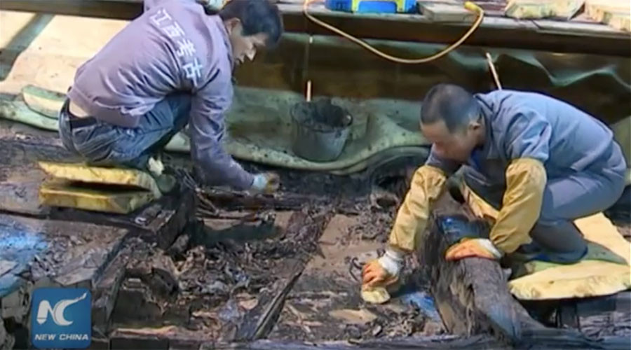 Chinese archeologists