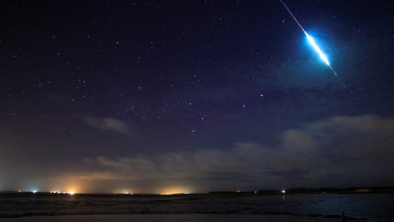 Click to enlarge Fireball Over Invercargill
