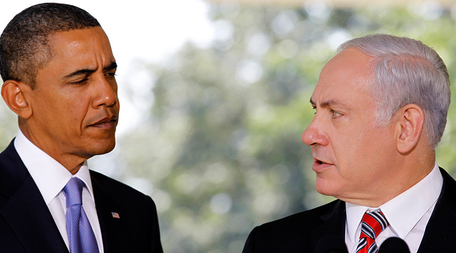 U.S. President Barack Obama (L) listens as Israeli Prime Minister Benjamin Netanyahu