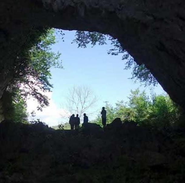 Satsurblia cave