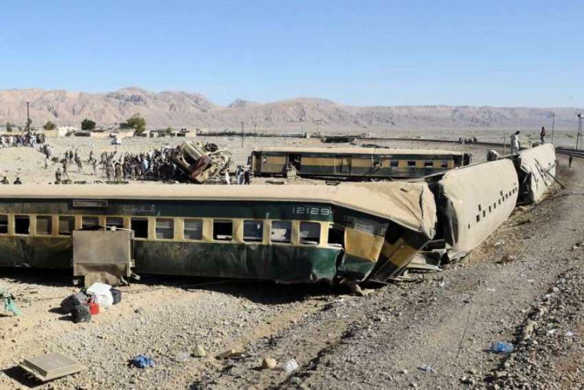 Click to enlarge Pakistan train crash
