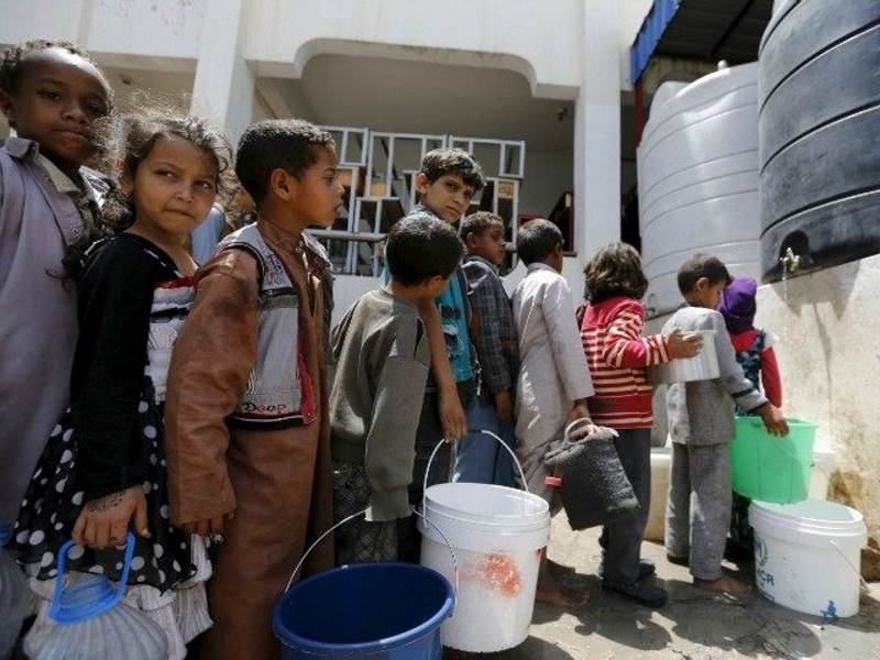 Click to enlarge children hungry yemen
