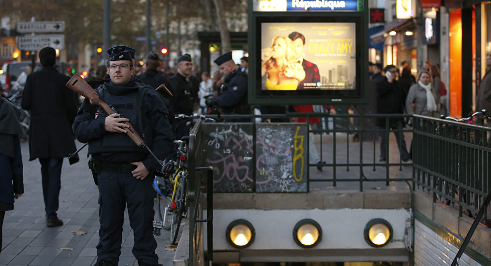 Click to enlarge French gendarmes