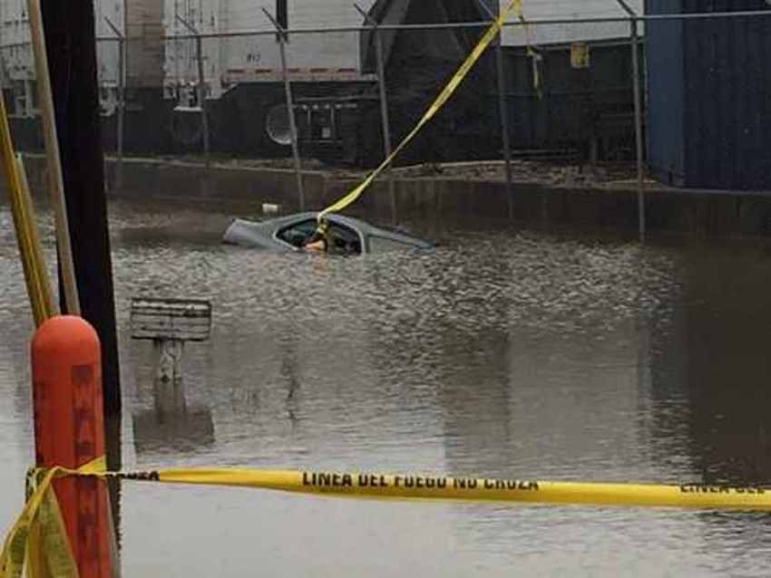 Click to enlarge car in Texas flood