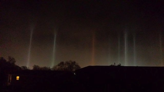 Click to enlarge Light pillars Indiana