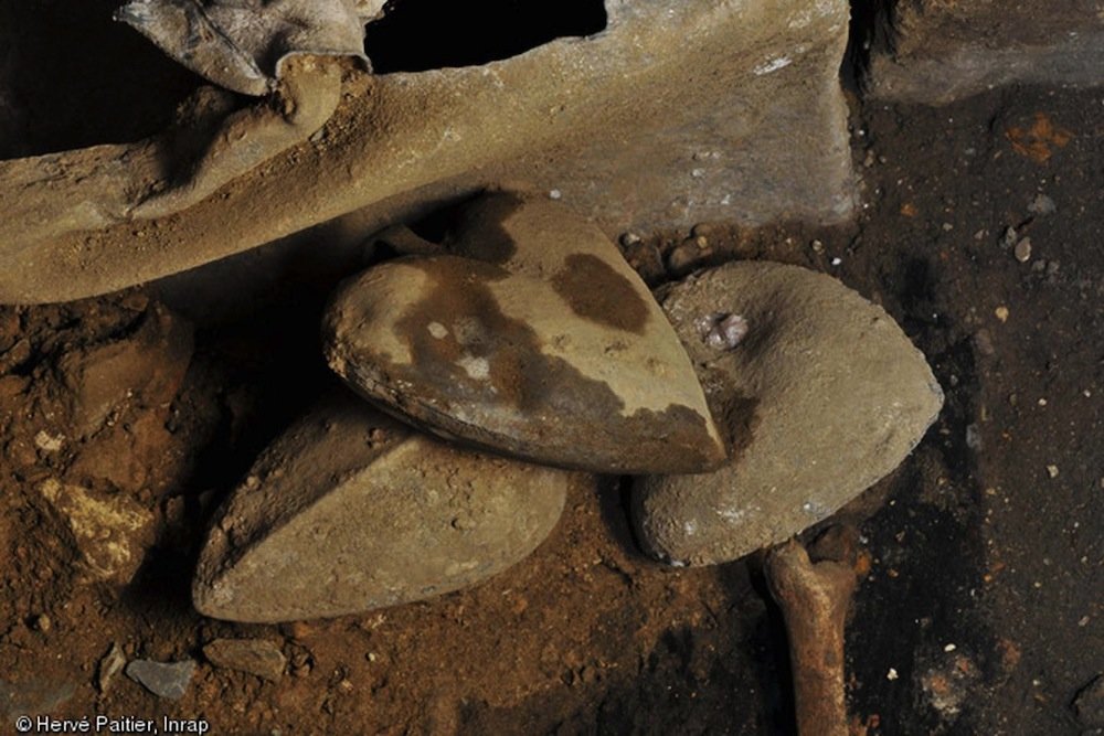 Click to enlarge heart-shaped lead urns