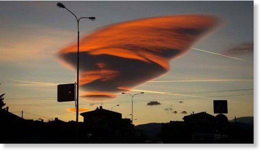 Giant lenticular cloud 