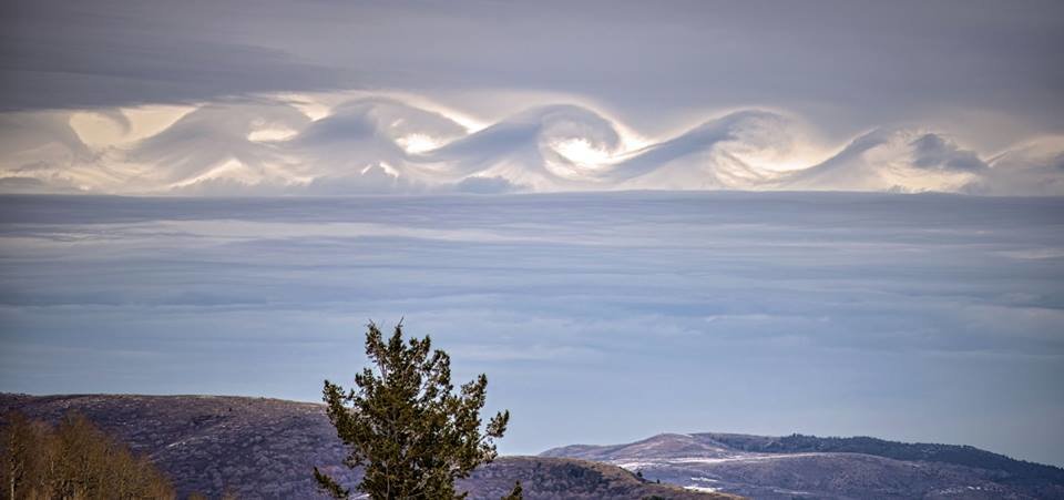 Kelvin-Helmholtz wave clouds