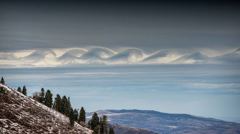 Kelvin-Helmholtz cloud