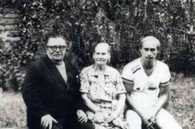 Putin with parents
