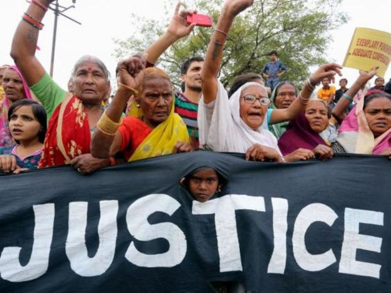 Click to enlarge Bhopal disaster protesters