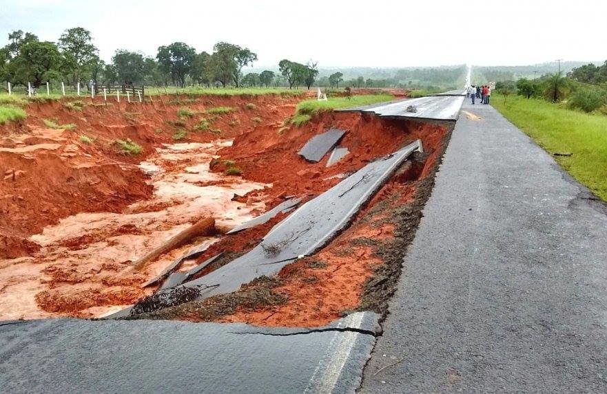 Earth crack Paraguay