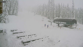 Snow Snoqualmie pass
