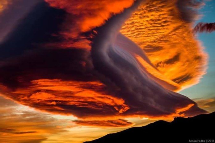 Yalta lenticular cloud