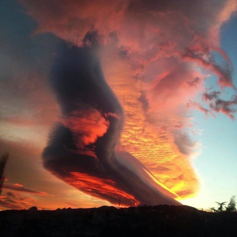 Lenticular cloud Yalta