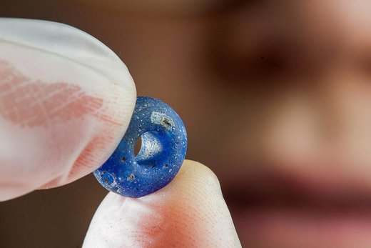 Click to enlarge blue glass bead Ørland dig norway