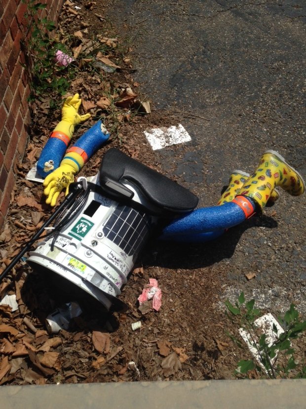Click to enlarge hitchBOT