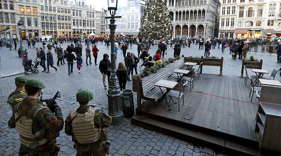 Belgian soldiers stand guard on Brussels