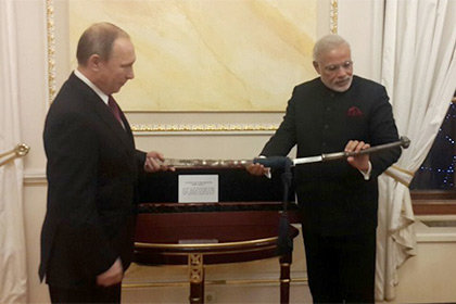 Click to enlarge Putin and Modi