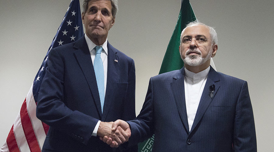 United States Secretary of State John Kerry (L) and Mohammad Javad Zarif, Minister of Foreign Affairs of Iran