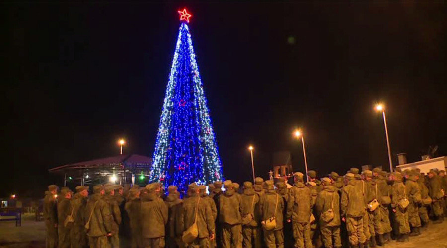 Click to enlarge russian soldiers christmas lights syrian base new years eve 2016