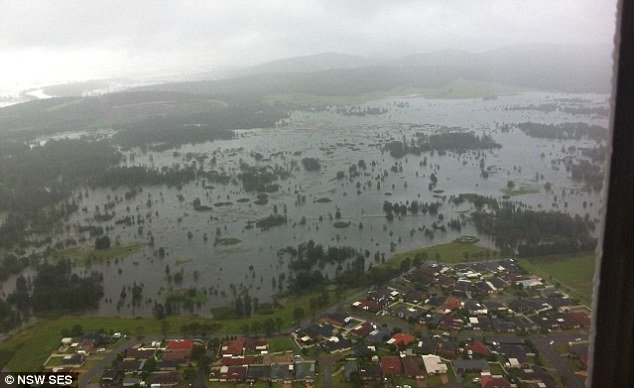 flood waters rising around Maitland,
