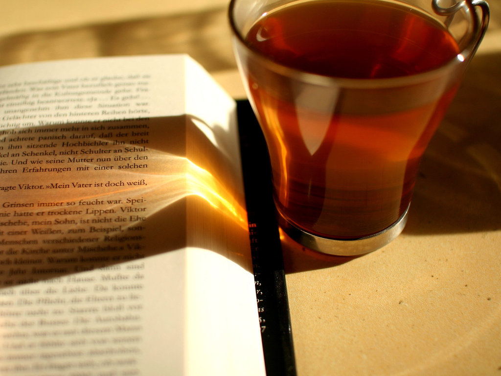 reading and drinking tea