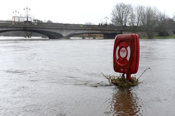 Click to enlarge River Don flood water