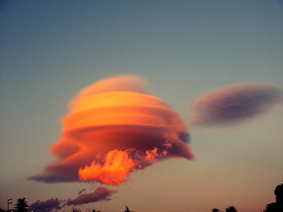 Lenticular cloud