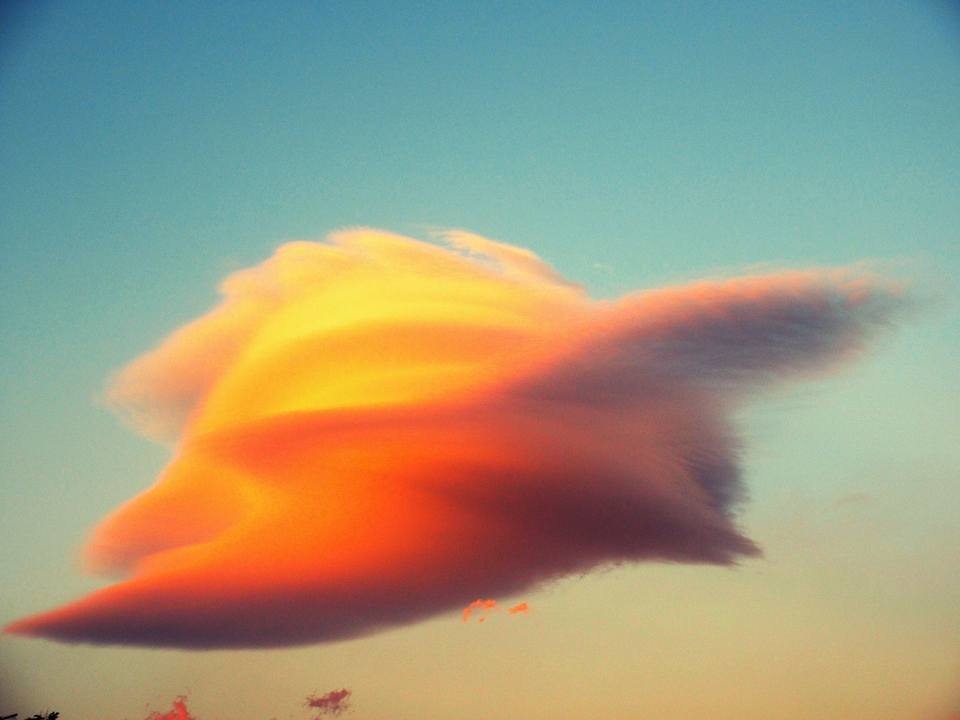 lenticular cloud 