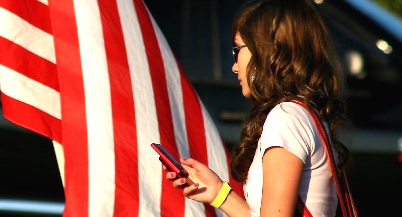 flag girl phone