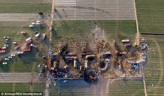 Click to enlarge Explosion at a fireworks factory in Kaifeng, Henan province