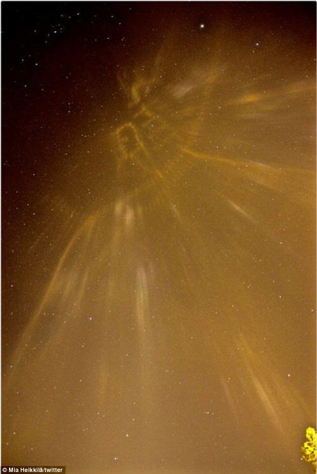 Click to enlarge Street lights are reflected in the sky