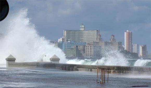 Giant wave Havana