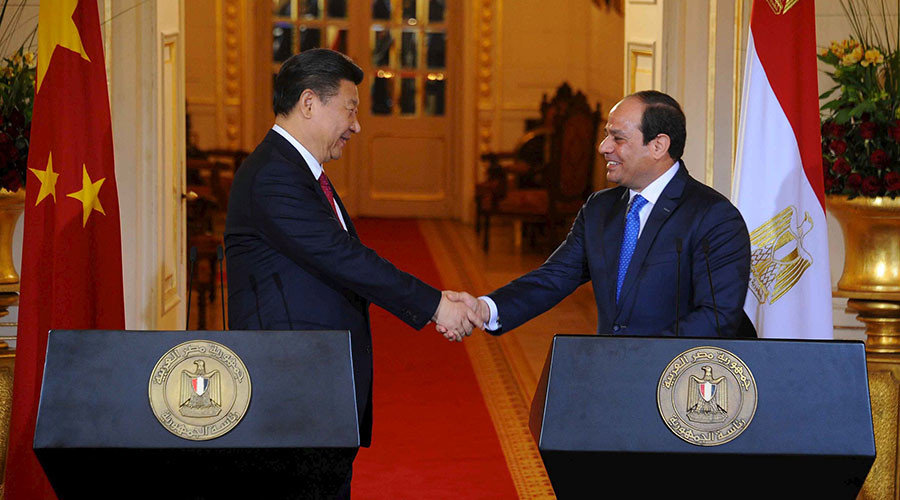 Egyptian President Abdel Fattah al-Sisi (R) and Chinese President Xi Jinping (L)