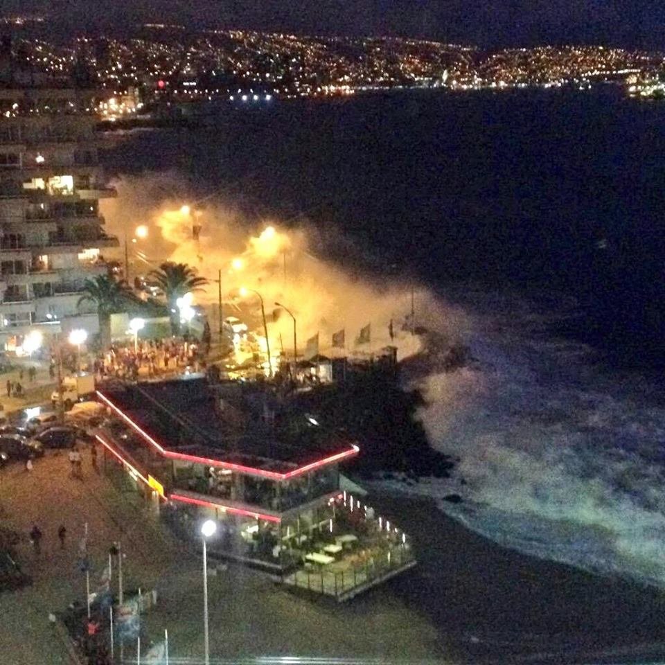 Giant waves, Chile